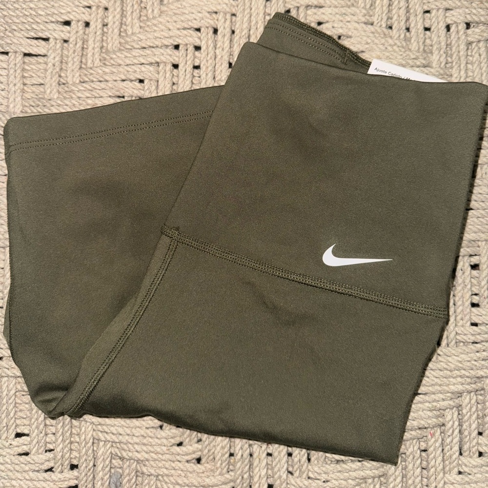 Nike One XS Olive Green NWT High-Waist Athletic Shorts - Women’s 7”